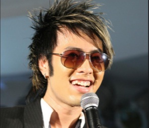 Ca sĩ Akira Phan