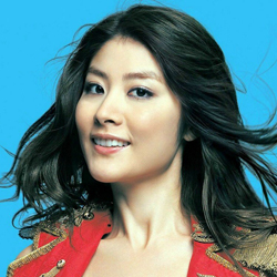 Ca sĩ Kelly Chen
