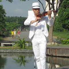 Ca sĩ Minh Khánh
